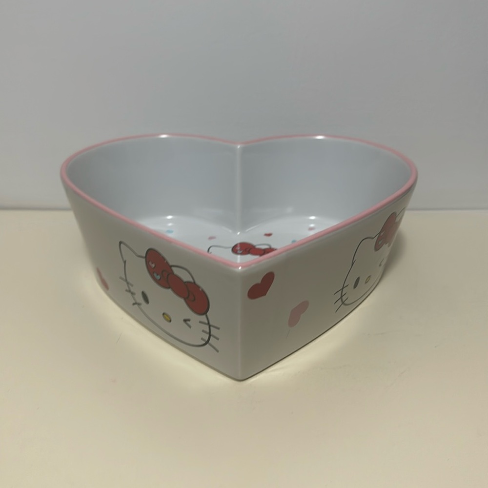 Hello kitty Valentine’s Day heart shape baking dish